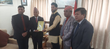 जाँचबुझ आयोगले गृहमन्त्री लामिछानेलाई बुझायो सुन तस्करीसम्बन्धी प्रतिवेदन